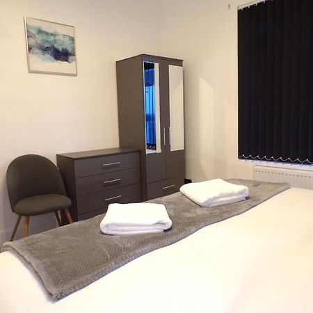 Hazelhurst House - 4 Bedrooms 2 Bathrooms Stoke-on-Trent 외부 사진