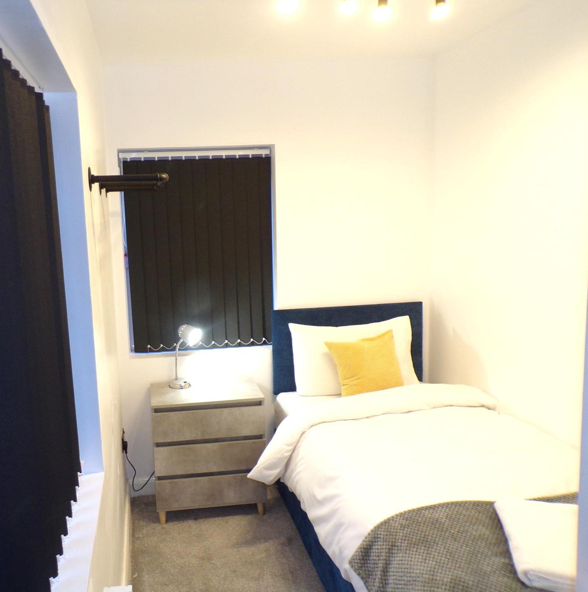Hazelhurst House - 4 Bedrooms 2 Bathrooms Stoke-on-Trent 외부 사진